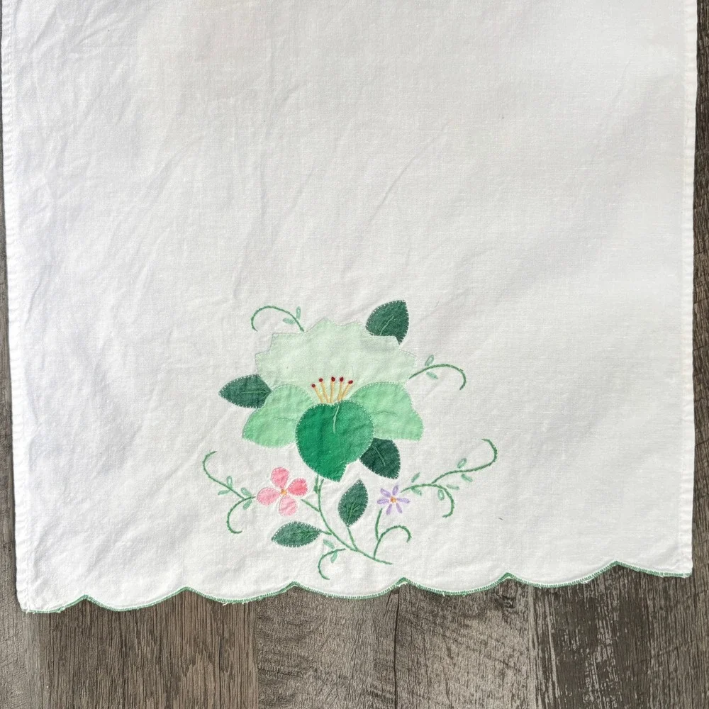 Vintage Hand Embroidered Floral Cotton Tea Towels‎ Set of 3 Scalloped Edge White